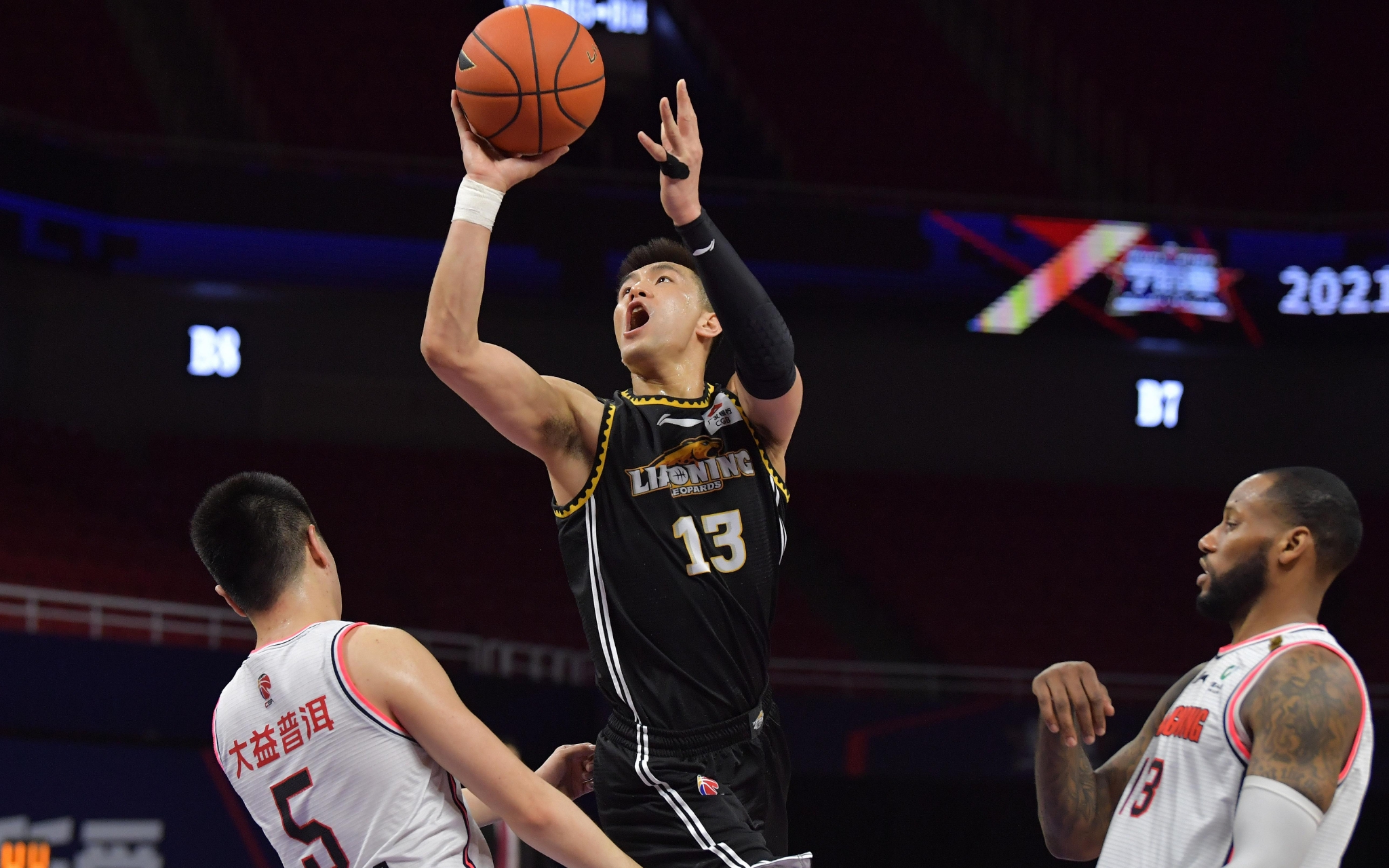 他连续命中 他连续命中